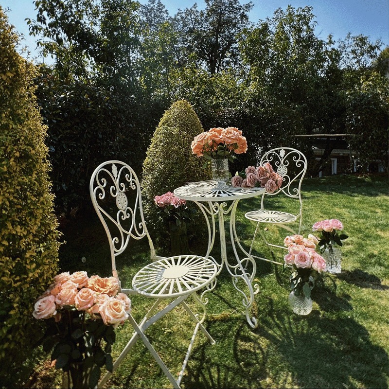 French Vintage Iron Table and  - Outdoor Furniture Cafe recension och pris